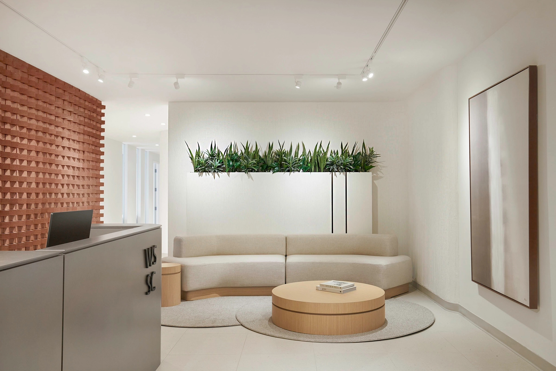 Recevez vos clients avec une touche de modernité signée SLIK Entreprise.