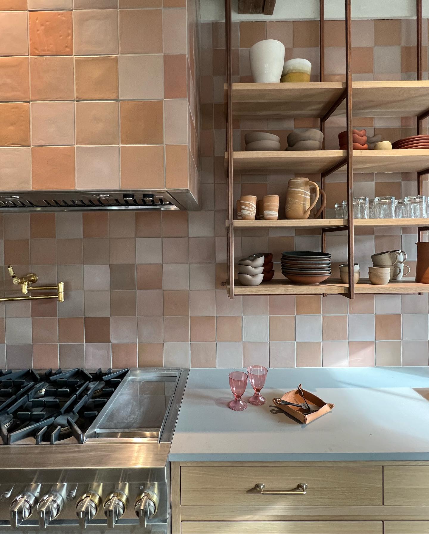 Element déco pour cuisine haut de gamme, un agencement unique et personnalisé.