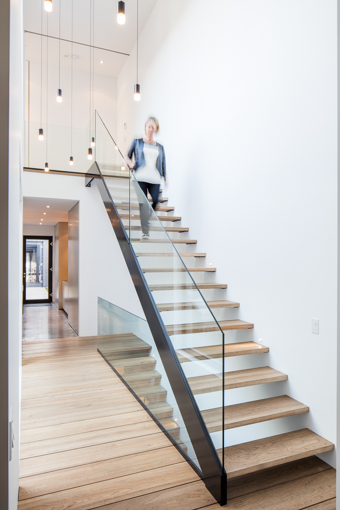 Entreprise québécoise de création d'escaliers architecturaux fabriqués sur mesure pour votre projet résidentiel.