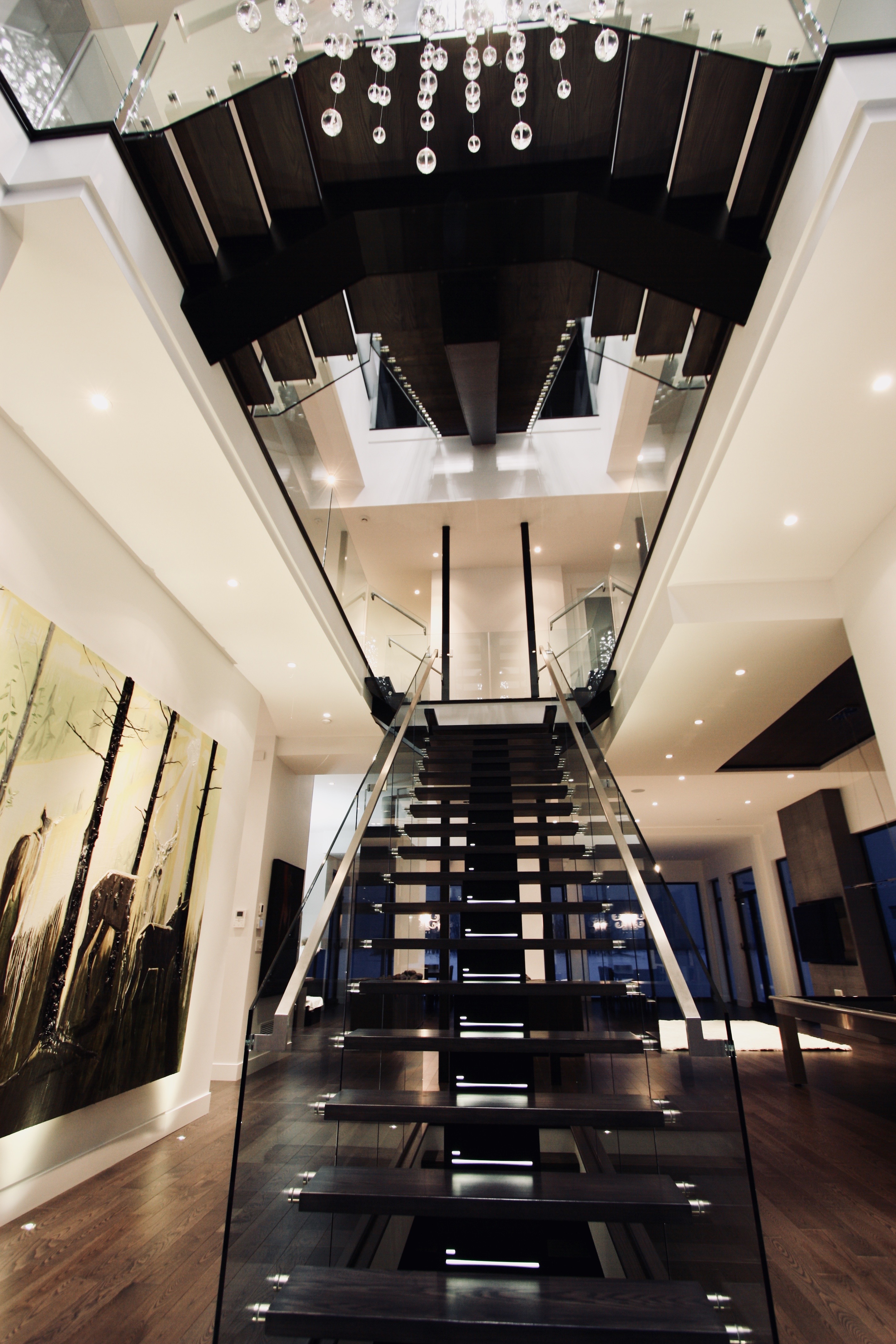 Réalisation haut de gamme : escalier hall entrée de maison.