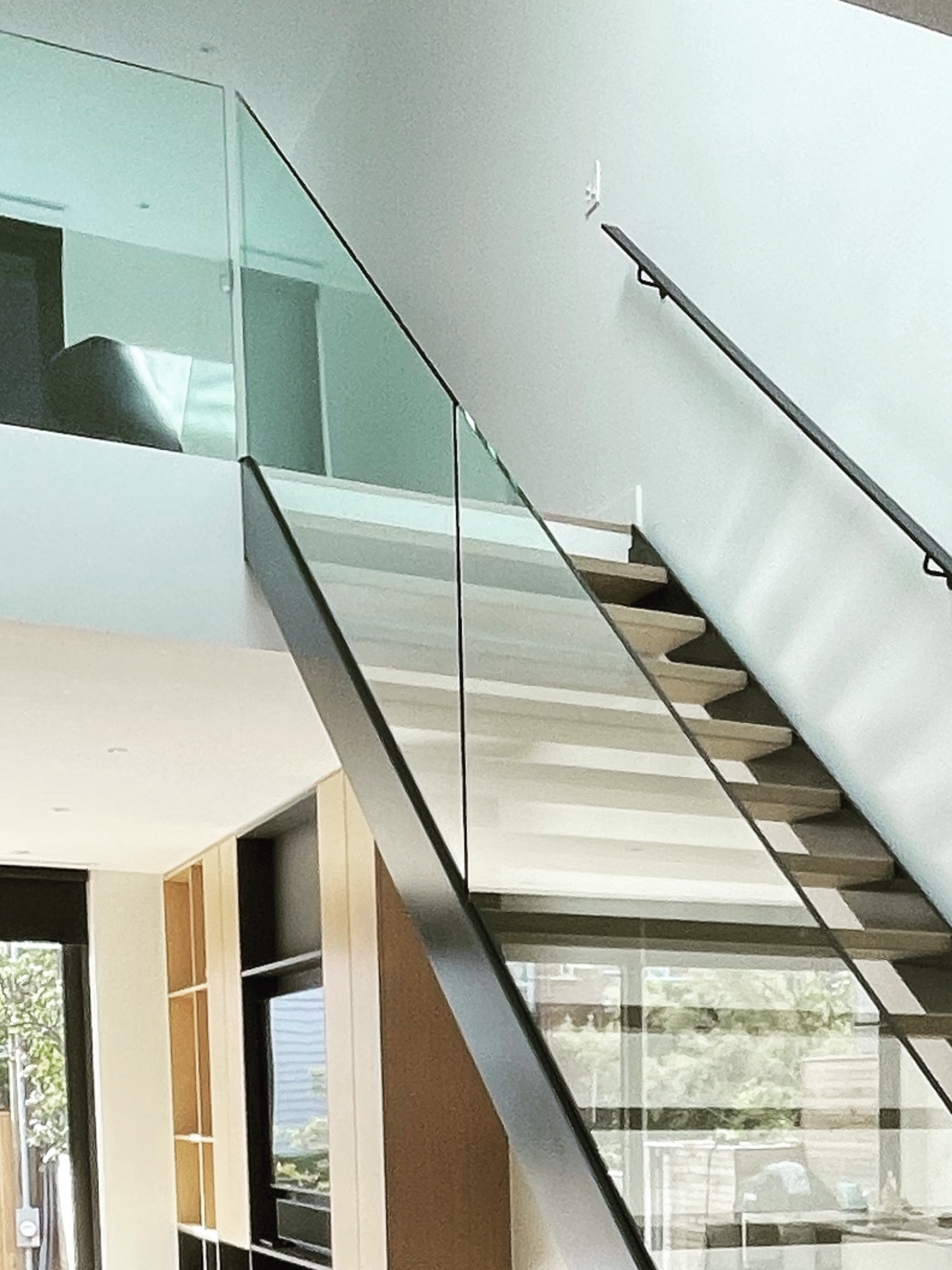 Escalier architectural minimaliste combinant esthétisme et fonctionnalité