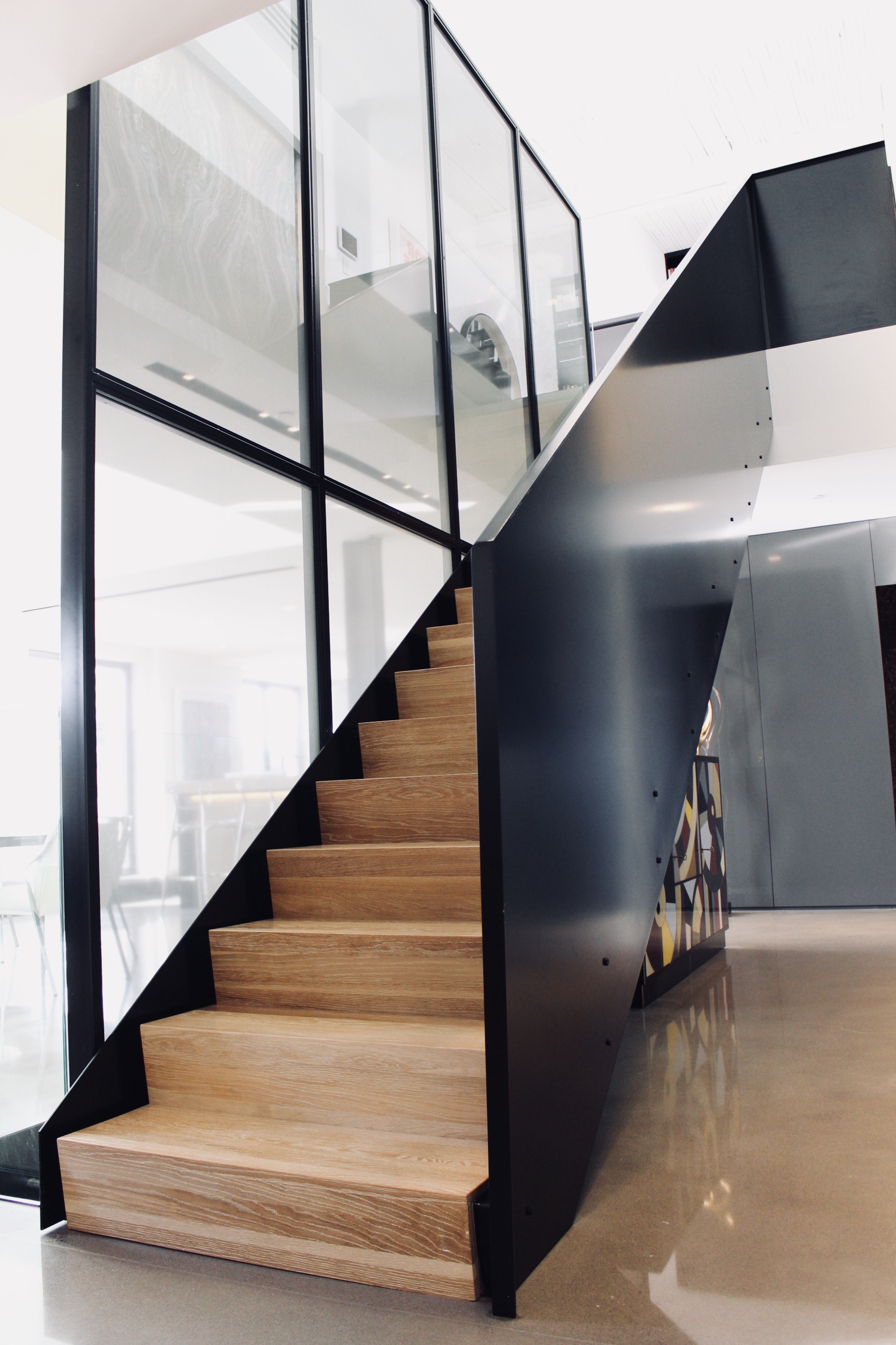 Escalier architectural d'exception sur mesure aux lignes épurées.