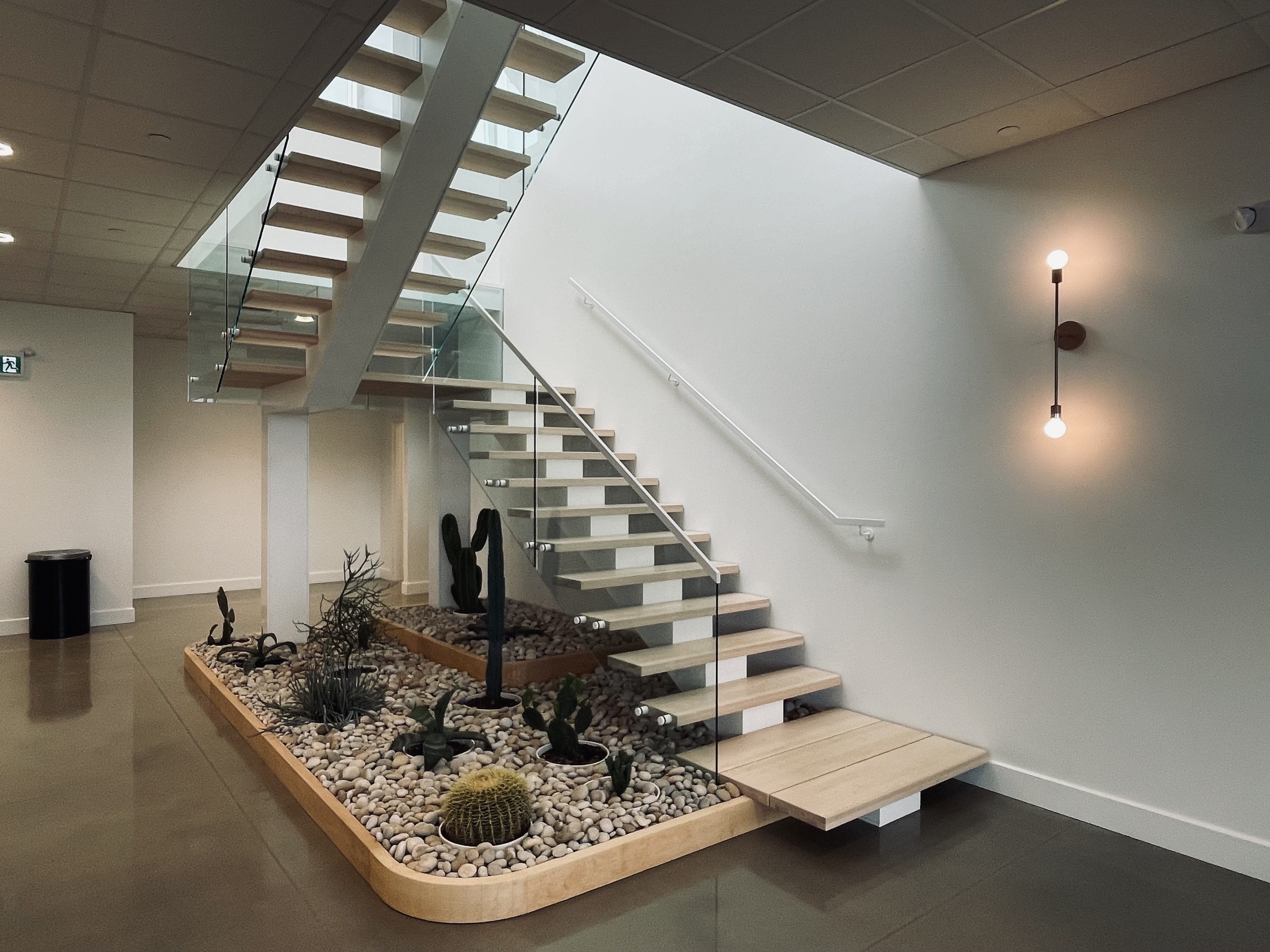 Projet de conception escalier intérieur moderne réalisé par SLIK Entreprise.