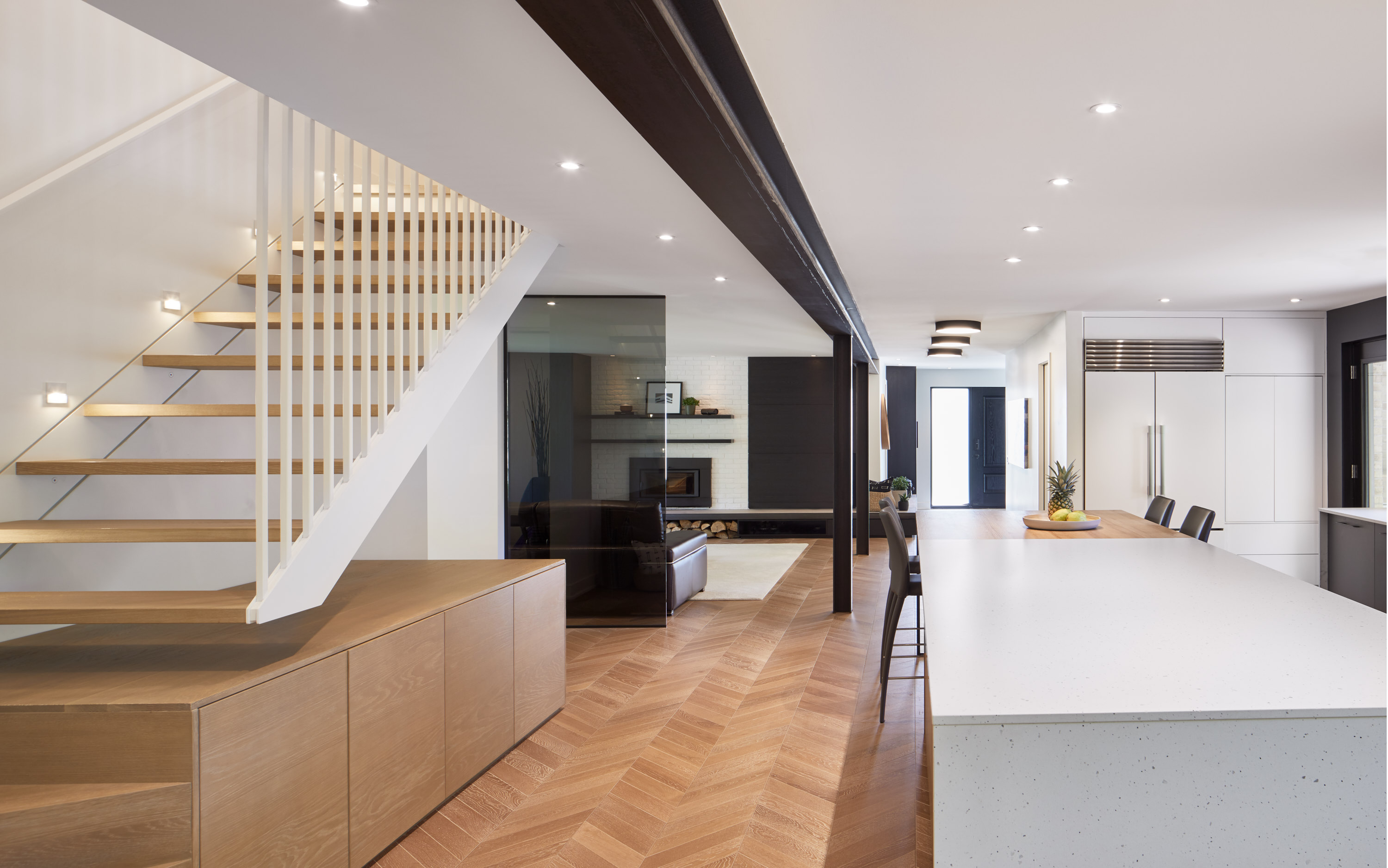 Escalier suspendu cuisine moderne Slik Entreprise, votre fabricant québécois d'escaliers sur mesure