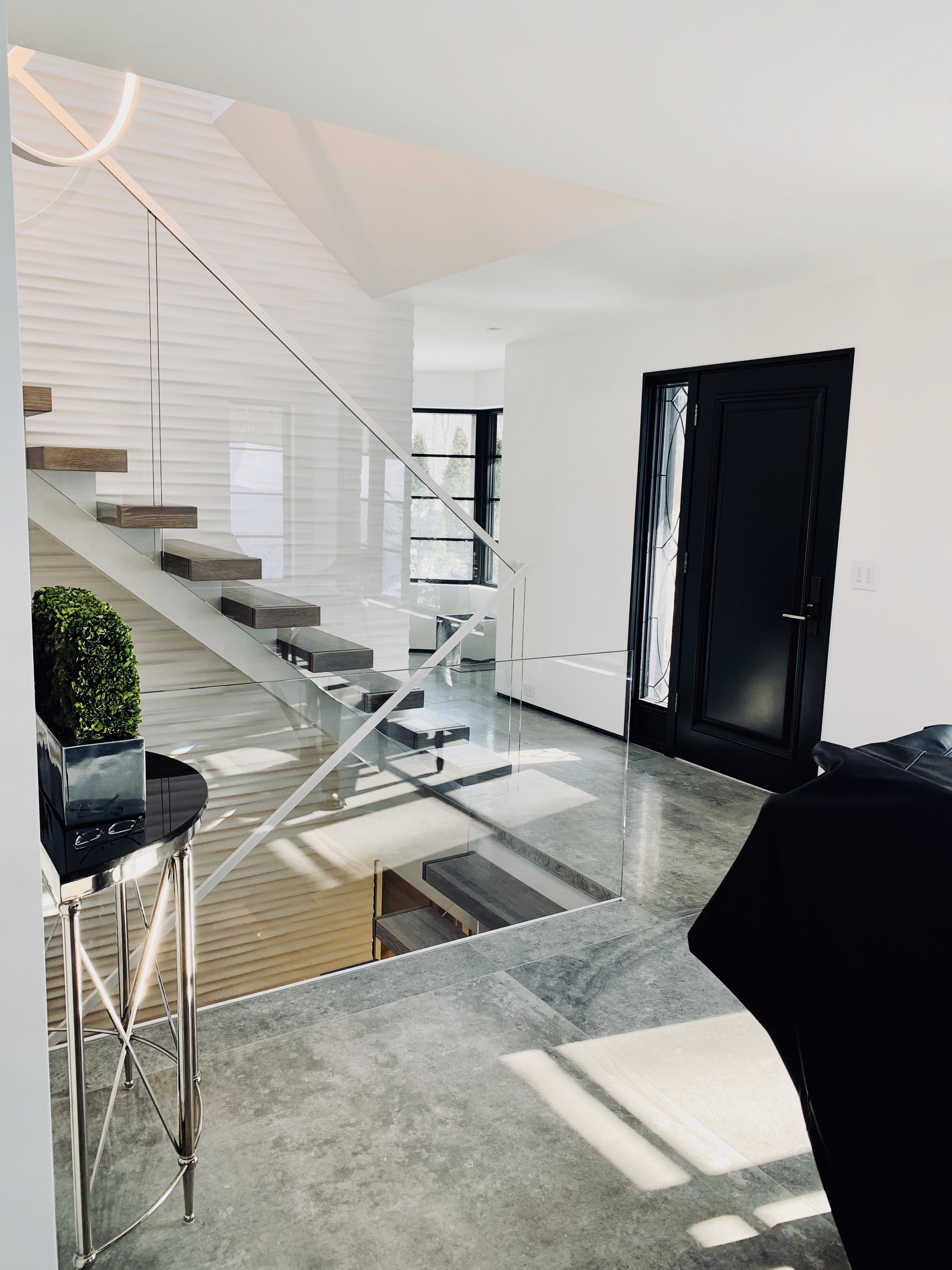 Design tendance et idées d'escalier architectural sur mesure aux lignes épurées.