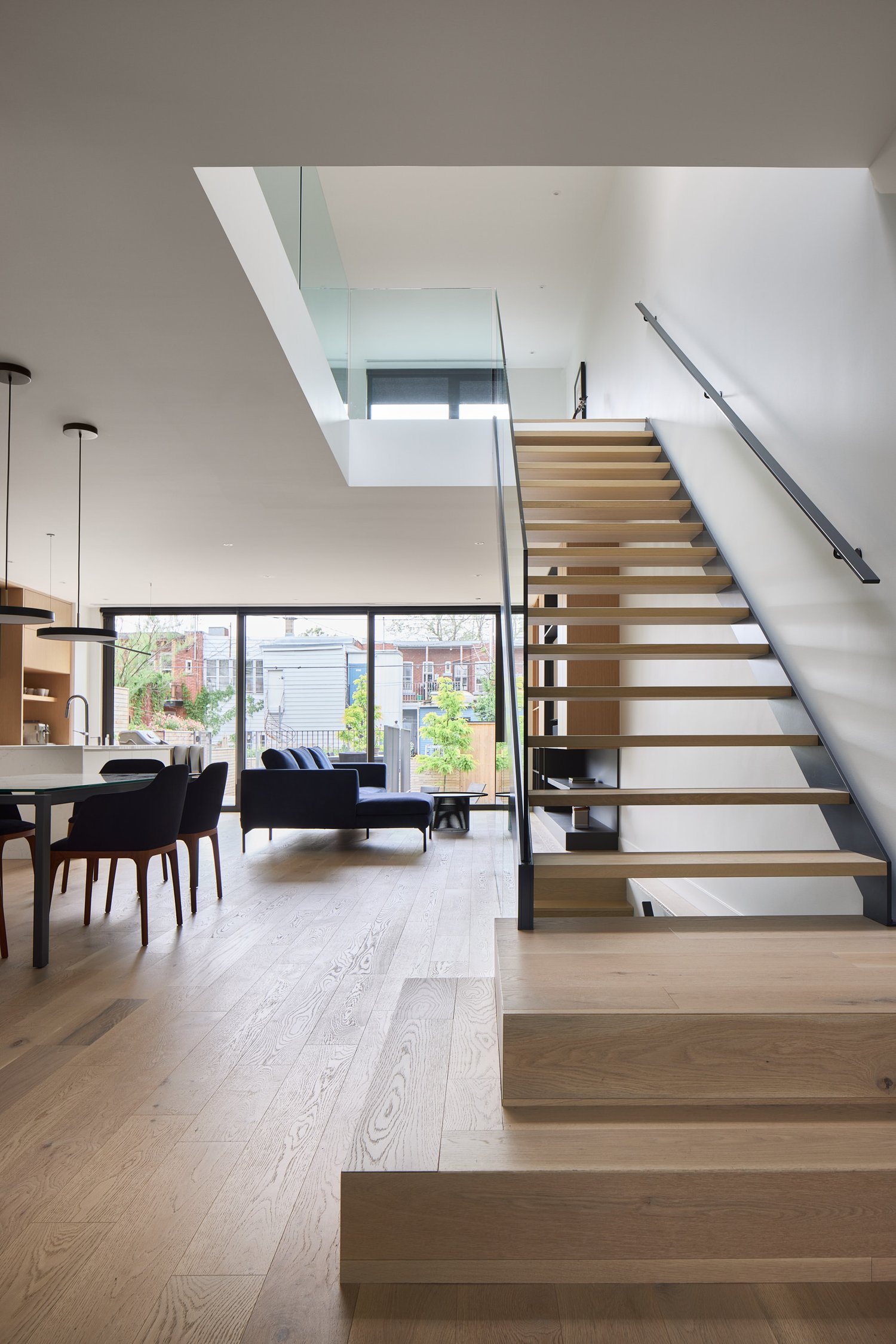 Inspiration design : installation escalier architectural pour un intérieur raffiné.