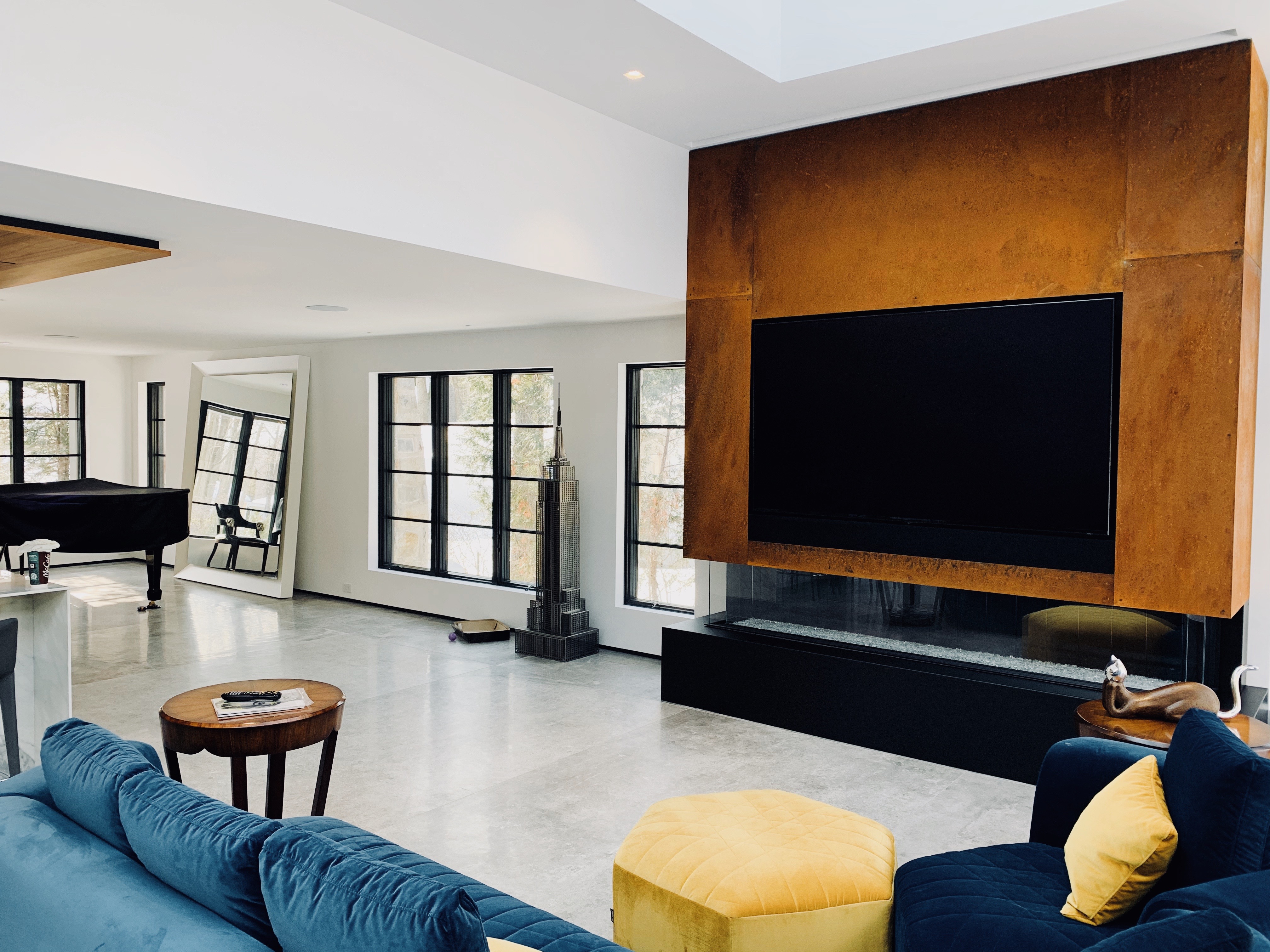 Manteau de foyer salon résidence moderne – élément design prestige signé SLIK Entreprise.