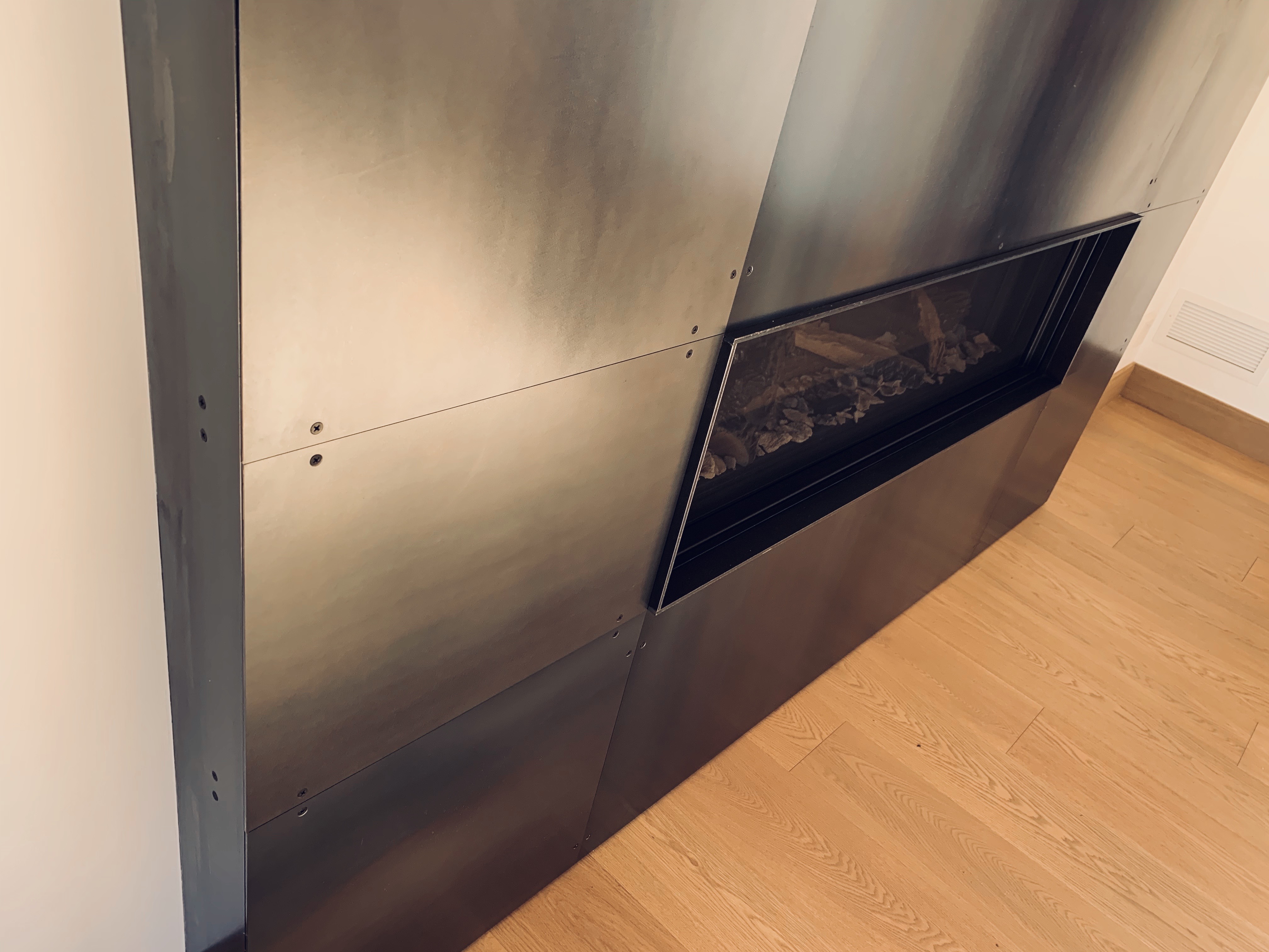 Projet architectural, une touche de modernité avec un manteau de foyer résidentiel