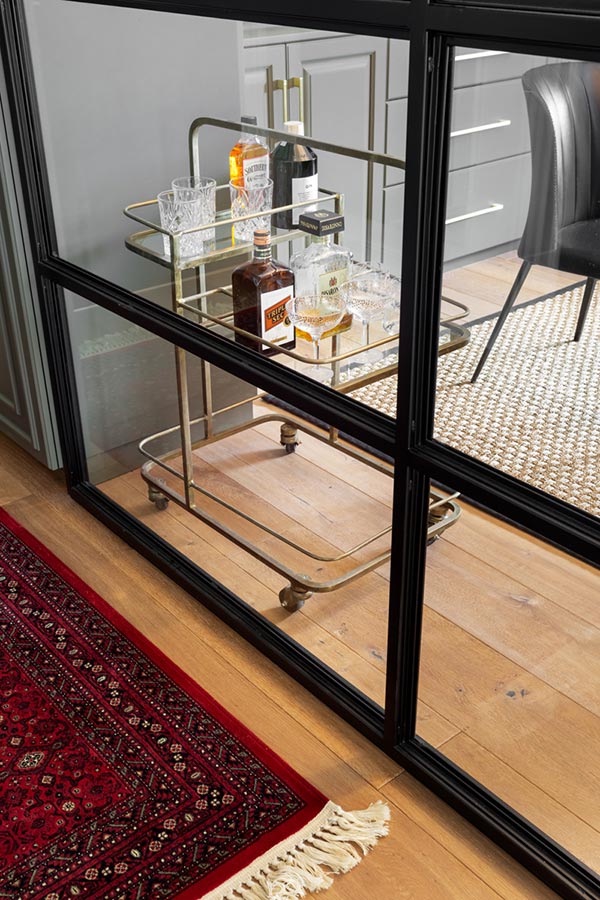 Mur verre acier intégré dans un projet résidentiel de prestige.