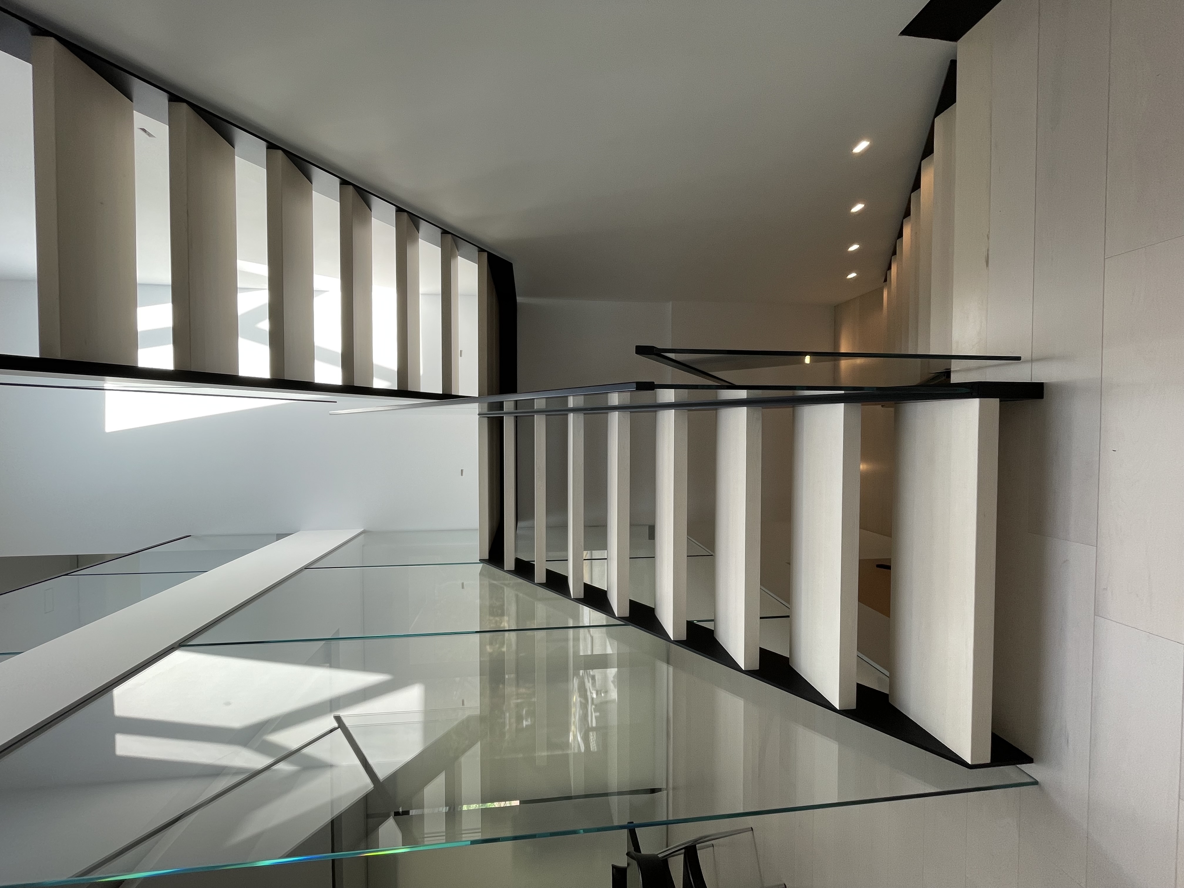 Projet signé SLIK Entreprise : photos d'escalier architectural moderne.