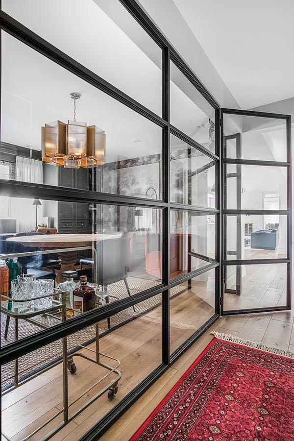 Inspiration design : séparation cloison verre acier pour un intérieur raffiné.